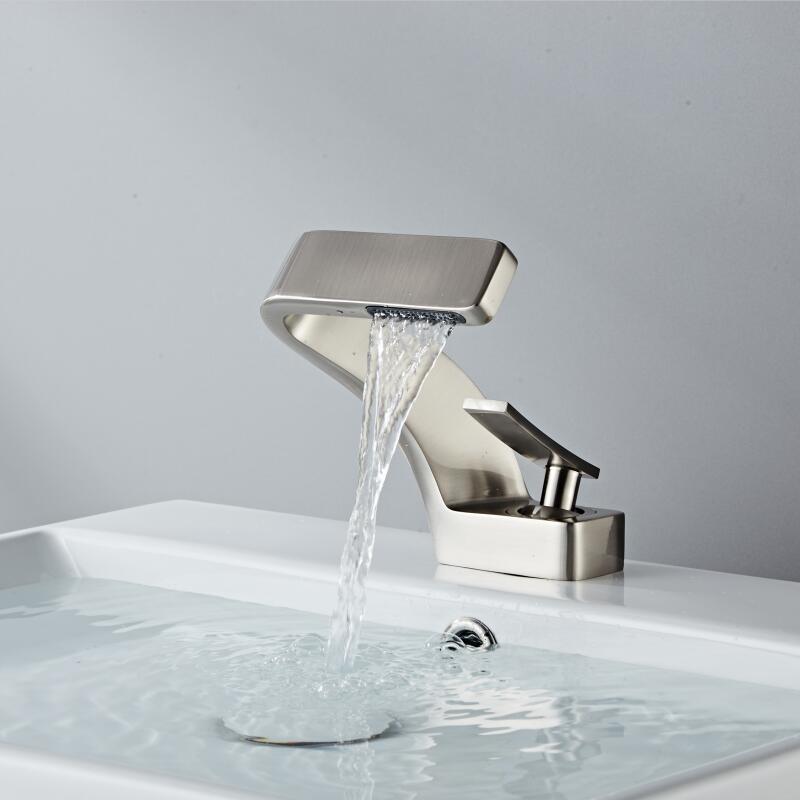 Everest - Modern Curved Faucet