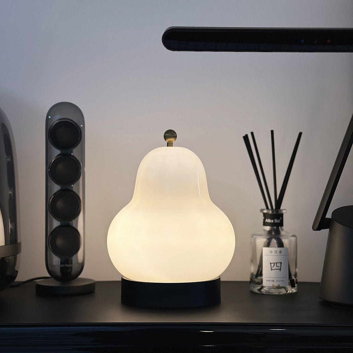 Pear Built-in Battery Table Lamp