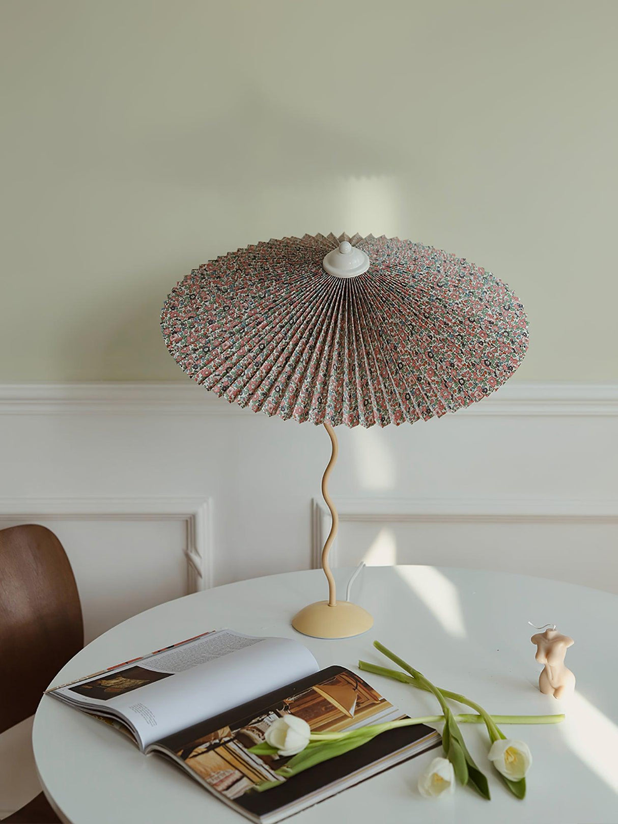 Pleated Hat Table Lamp