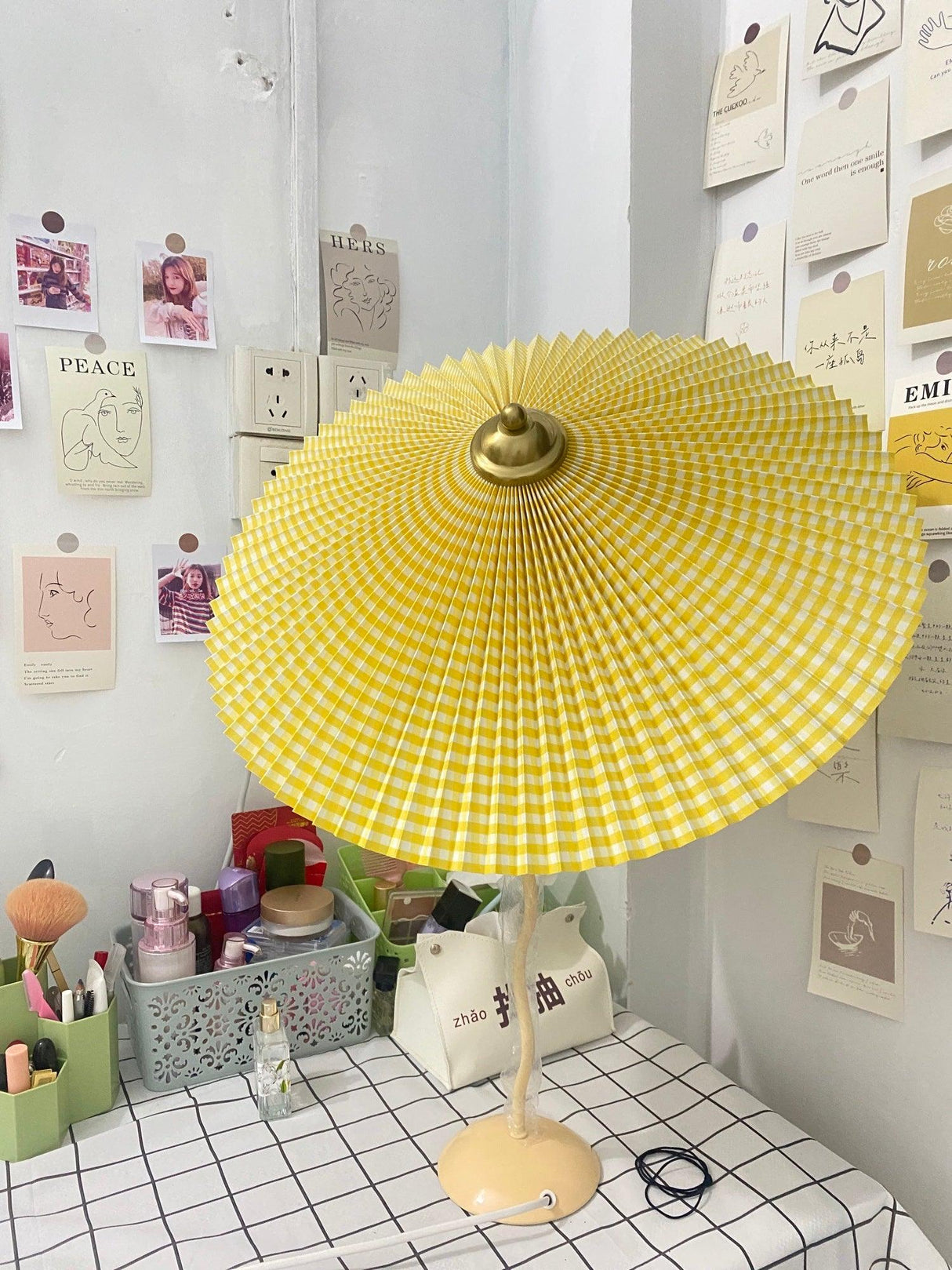 Pleated Hat Table Lamp