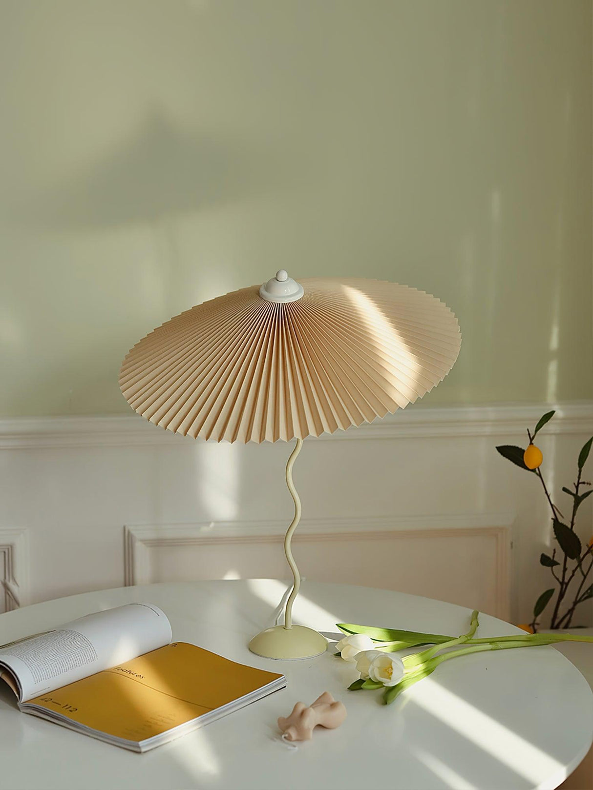 Pleated Hat Table Lamp