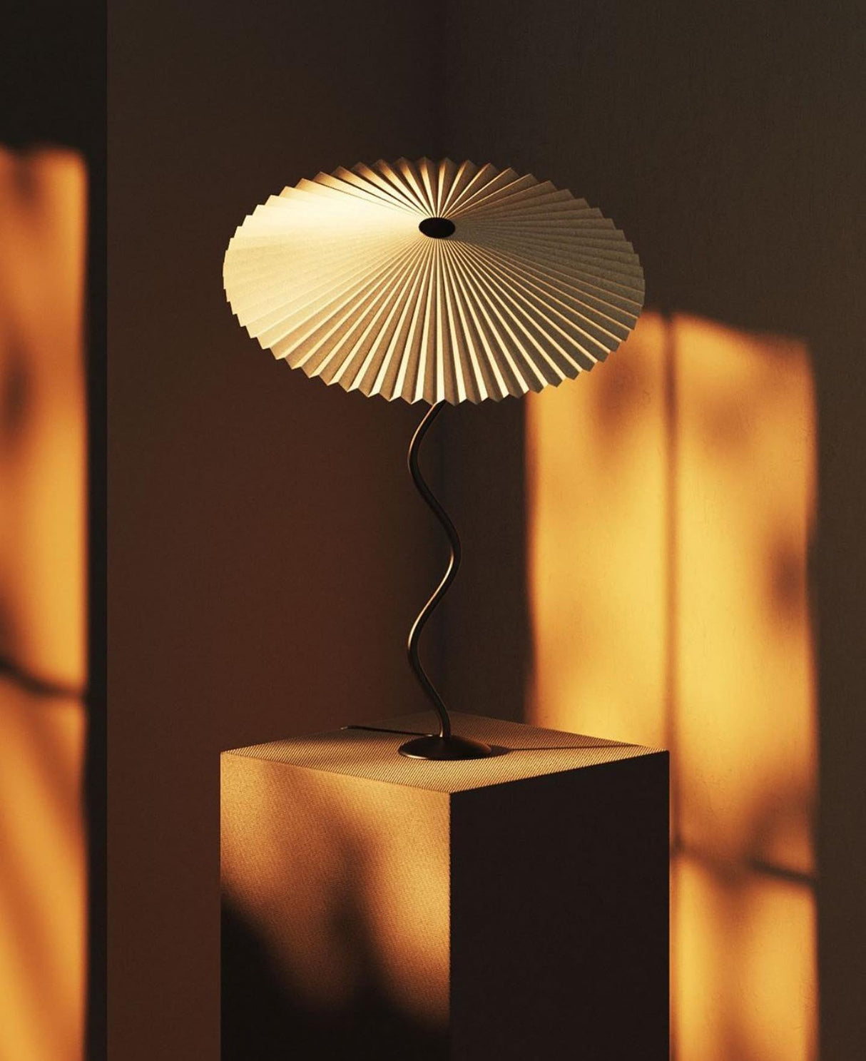 Pleated Hat Table Lamp