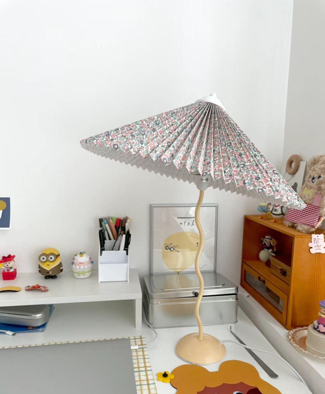 Pleated Hat Table Lamp