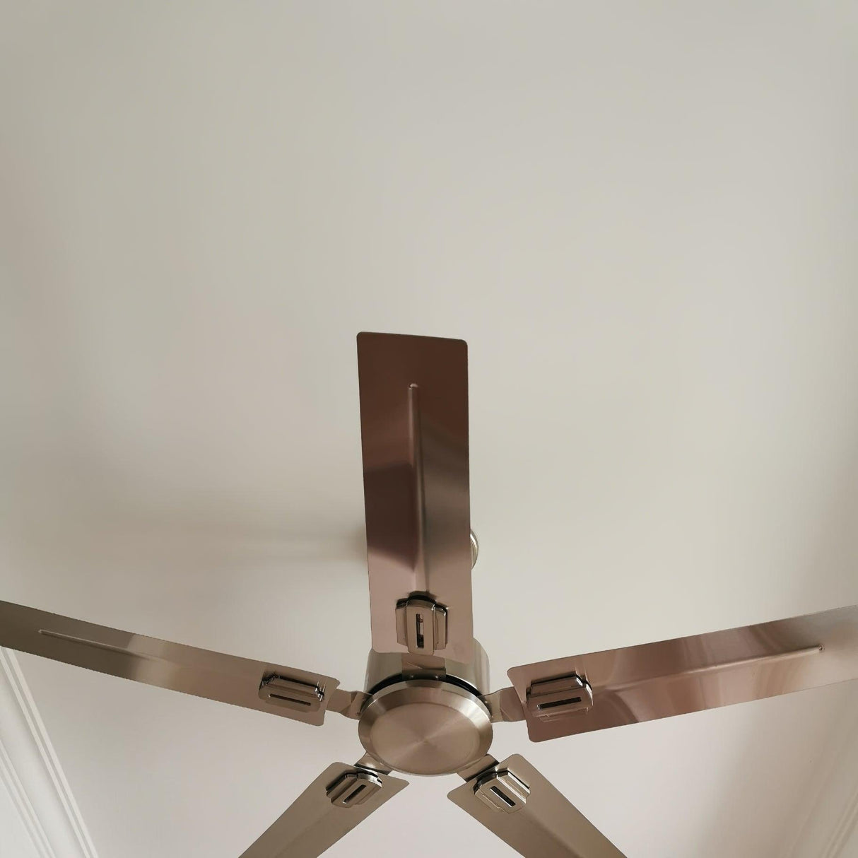 Rozzen Ceiling Fan 52″