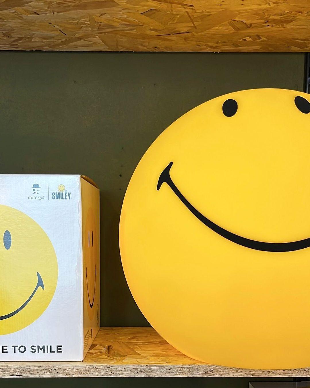 Smiling Table Lamp