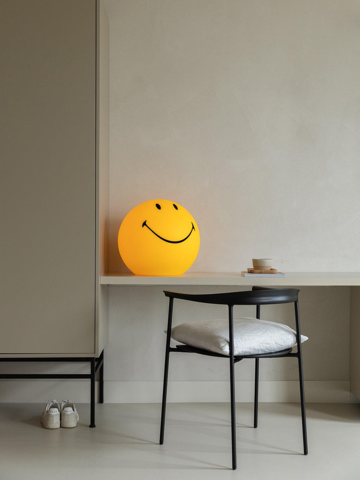 Smiling Rechargeable Built-in Battery Table Lamp