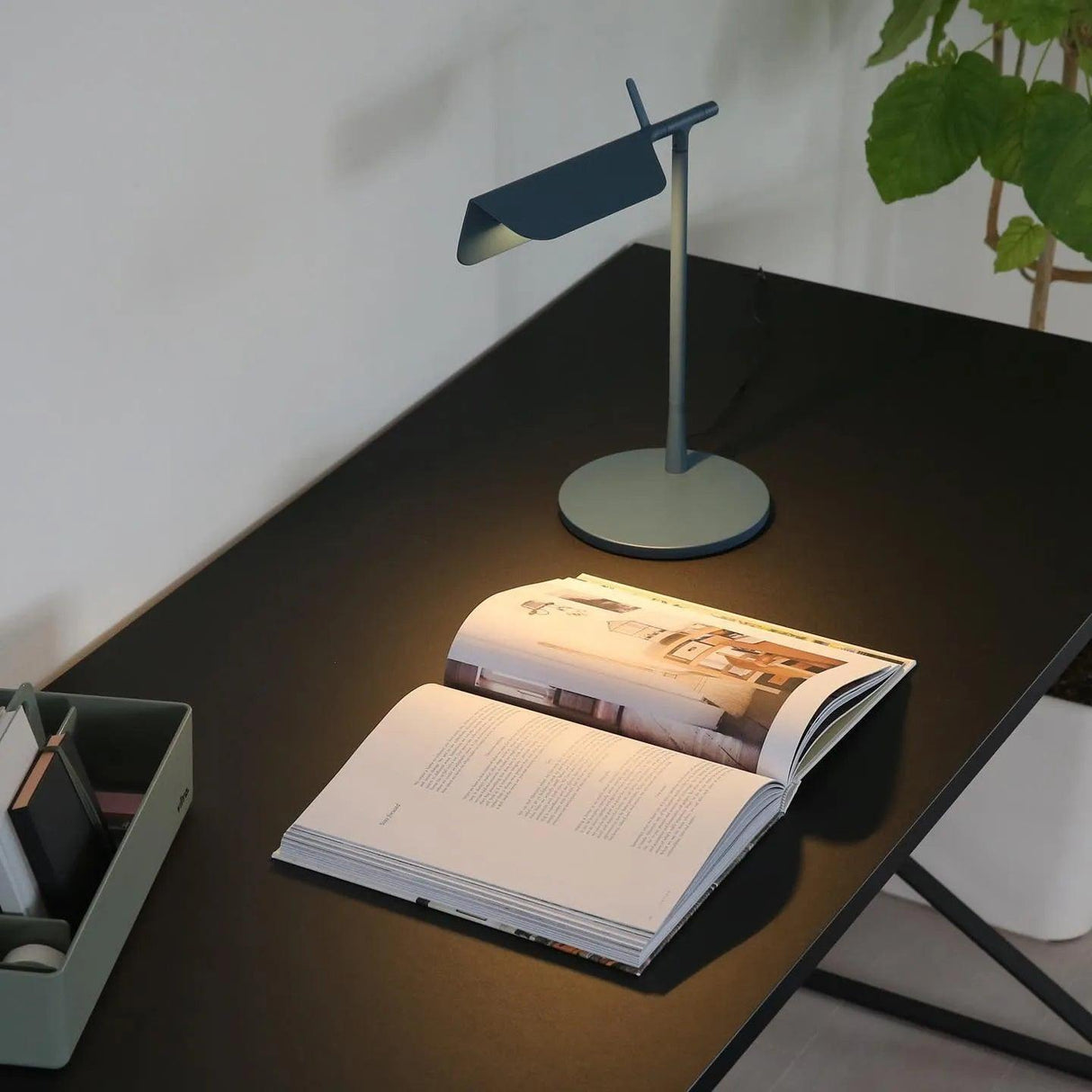 Pivot Ease Table Lamp