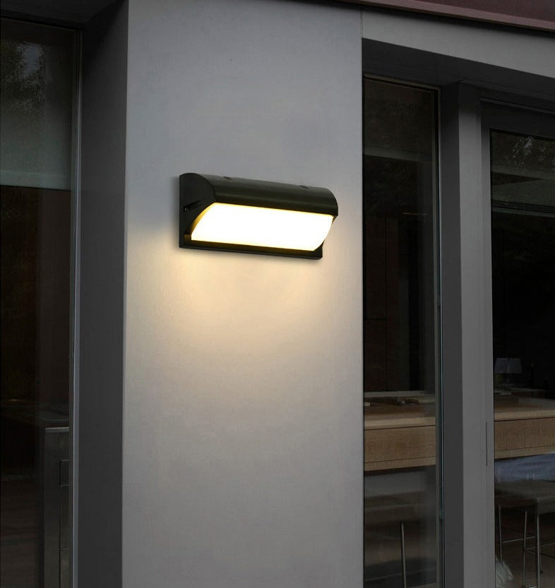 Curved LED Outdoor Wall Light