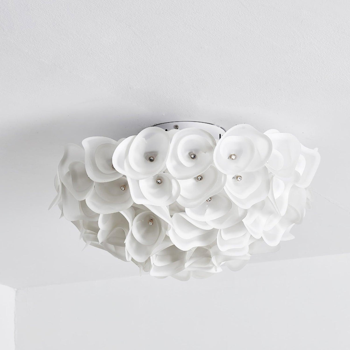 White Flower Ceiling Lamp