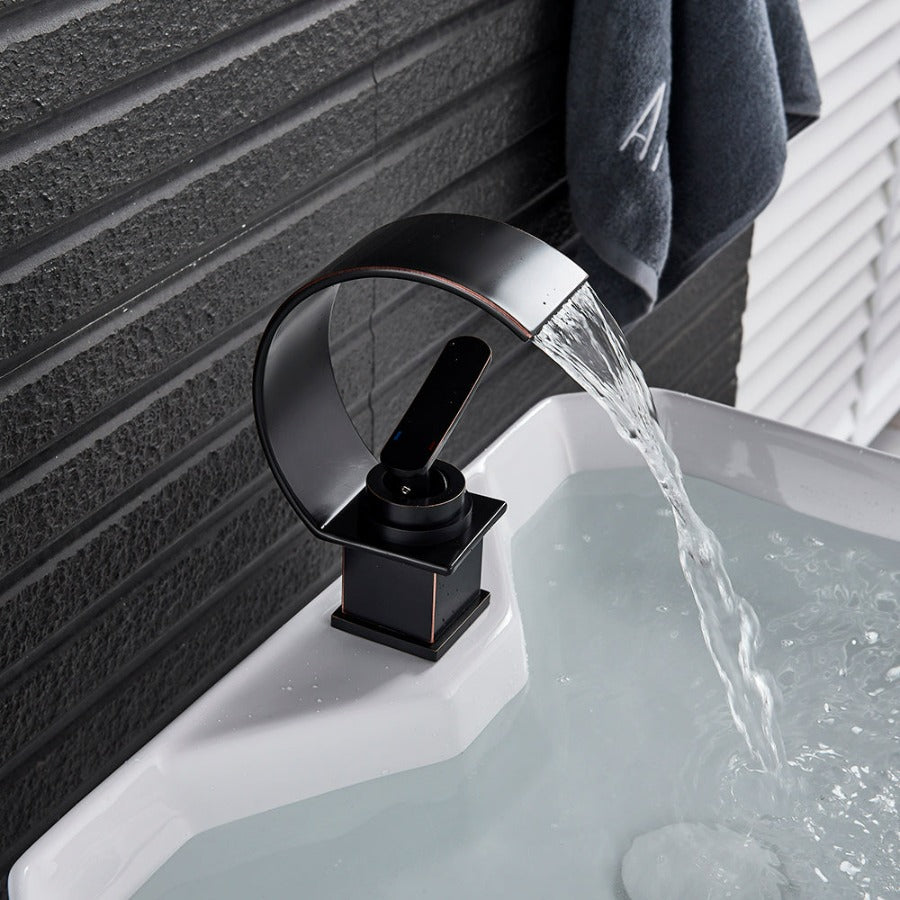 Bruce - Curved Bathroom Faucet