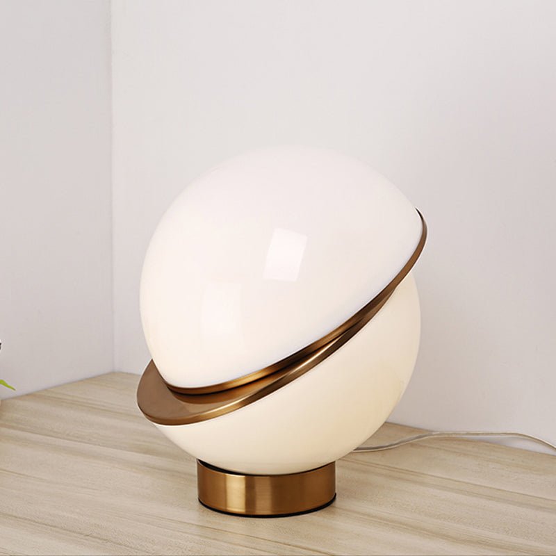 Round Postmodern Minimalist Creative Personality Table Lamp