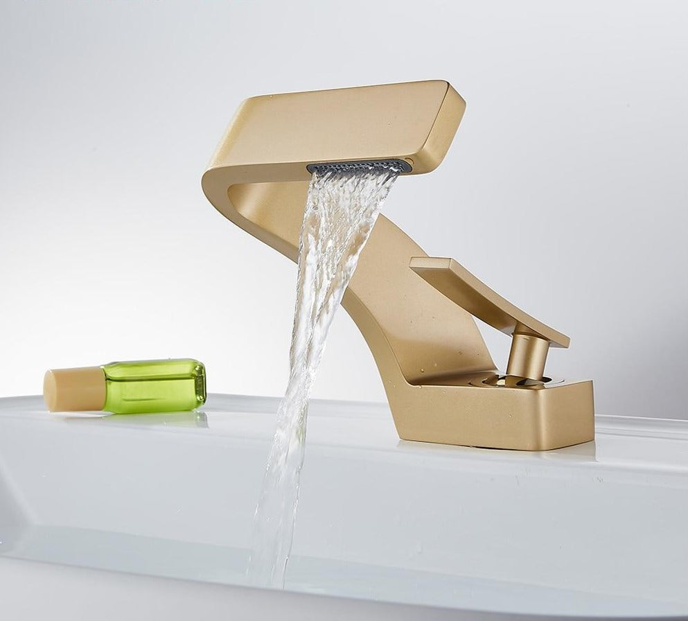 Everest - Modern Curved Faucet