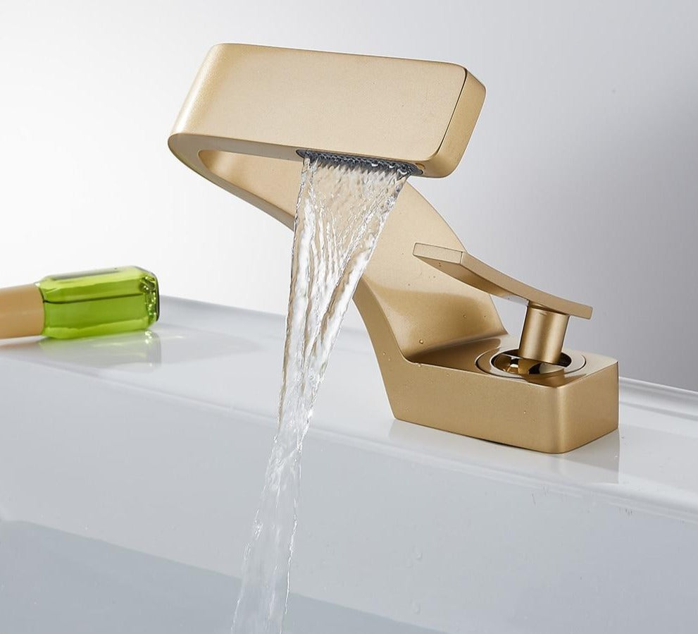 Everest - Modern Curved Faucet