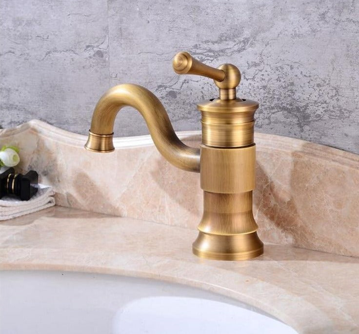 Beverly - Curved Faucet