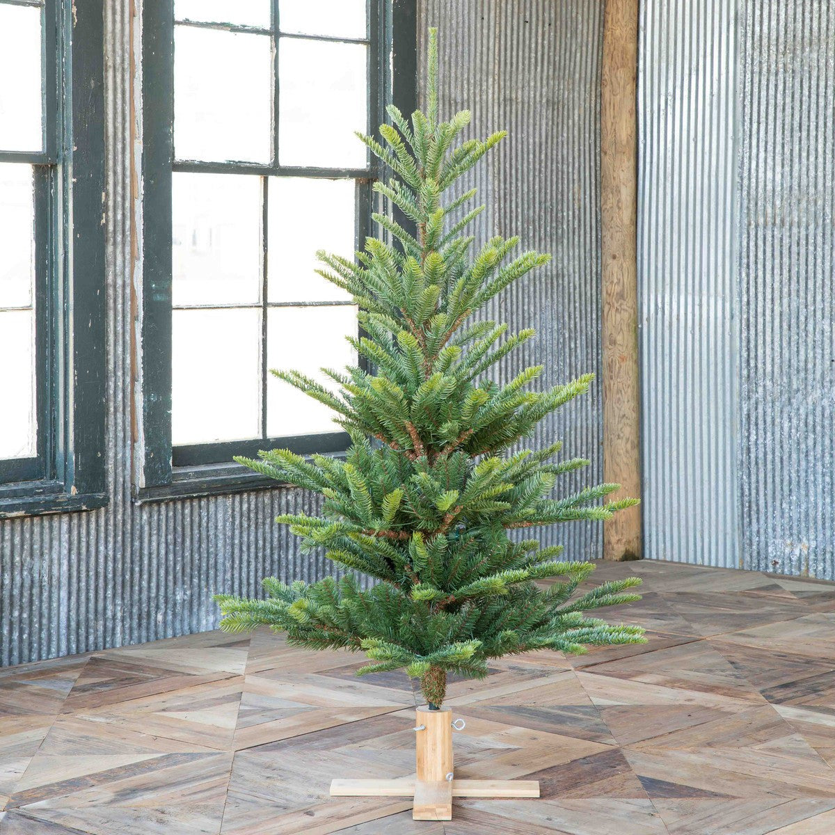 Park Hill Collection Tree Lot 5' Great Northern Spruce Pine Tree with Micro LED Lights XPQ90662